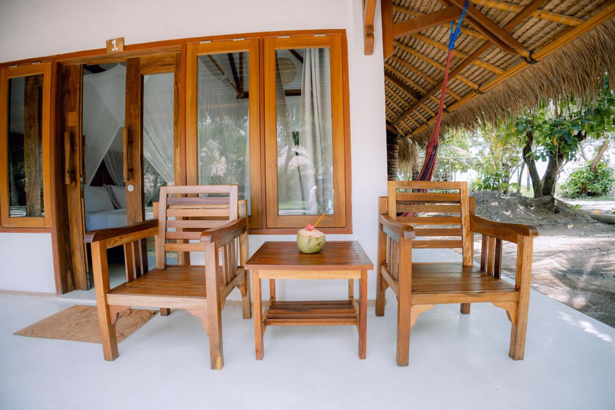 Island View Bar&Bungalow Gili Air Bagian luar foto